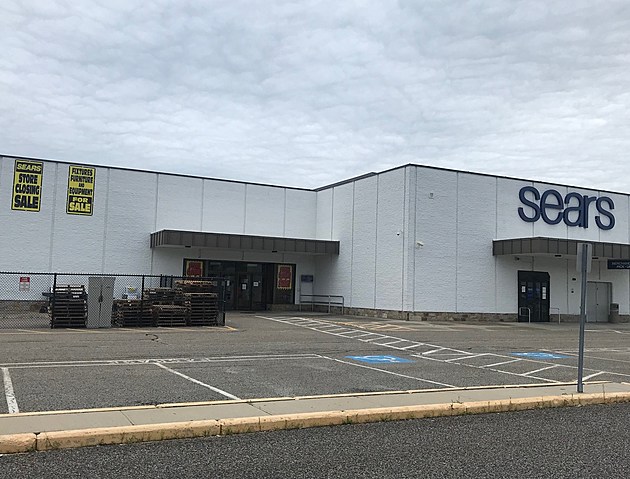 Signs Say Sears At Maine Mall Is Closing