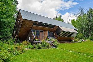 Enjoy Solitude in Vermont in This House That Seems Straight Out of a Carnival Attraction