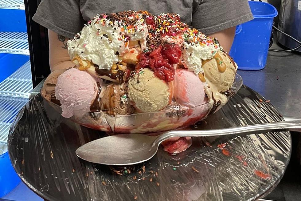 Maine Restaurant Dishes Out a Sundae With a Mountain of Ice Cream