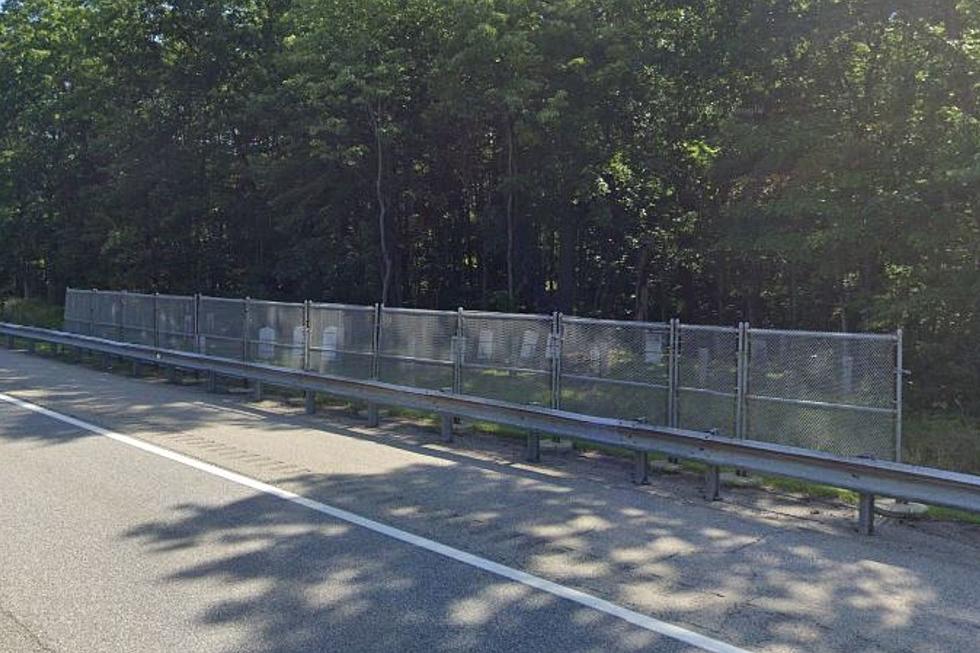 You Won&#8217;t Believe the Spooky Cemetery You&#8217;ll Drive by on I-95 in Maine &#8211; Have You Seen It Yet?