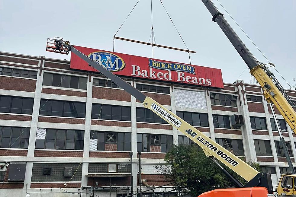 WATCH: Famous B&#038;M Baked Beans Sign Finally Removed in Portland, Maine