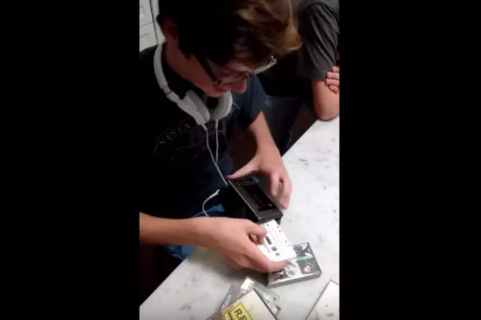Mom Gives Their Kids a Walkman and They Can’t Figure It Out [VIDEO]