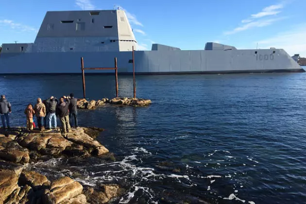 Stealth Destroyer Makes Unannounced Trip Through Portland Harbor [VIDEO]