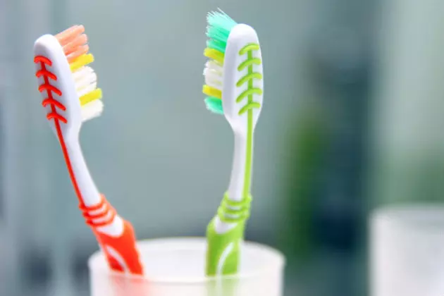 I Had No Idea People Didn&#8217;t Do This When Brushing Their Teeth [POLL]