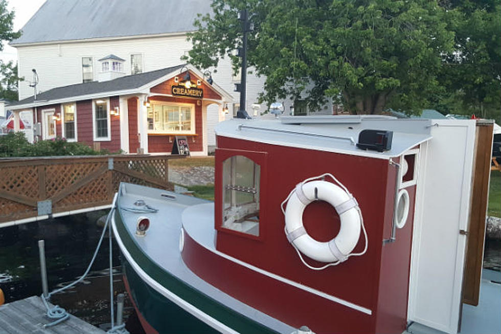 This Maine Ice Cream Shop Doesn’t Have a Drive Thru But it Does Have a Boat Dock [PHOTOS]