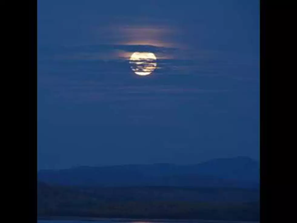 Watch A Perfect Moonrise Over The Mountains Of Maine In 26 Seconds
