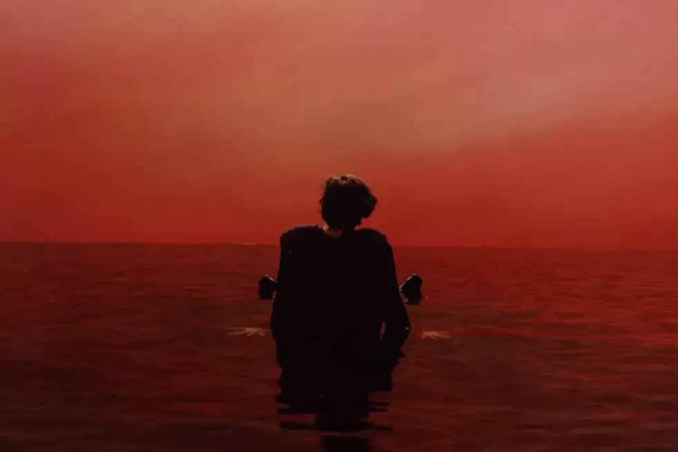 LISTEN: Harry Styles&#8217; First Solo Single &#8220;Sign of the Times&#8221;