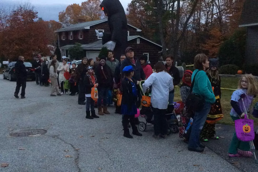 Lewiston Man Hands Out Record Amounts of King Sized Candy