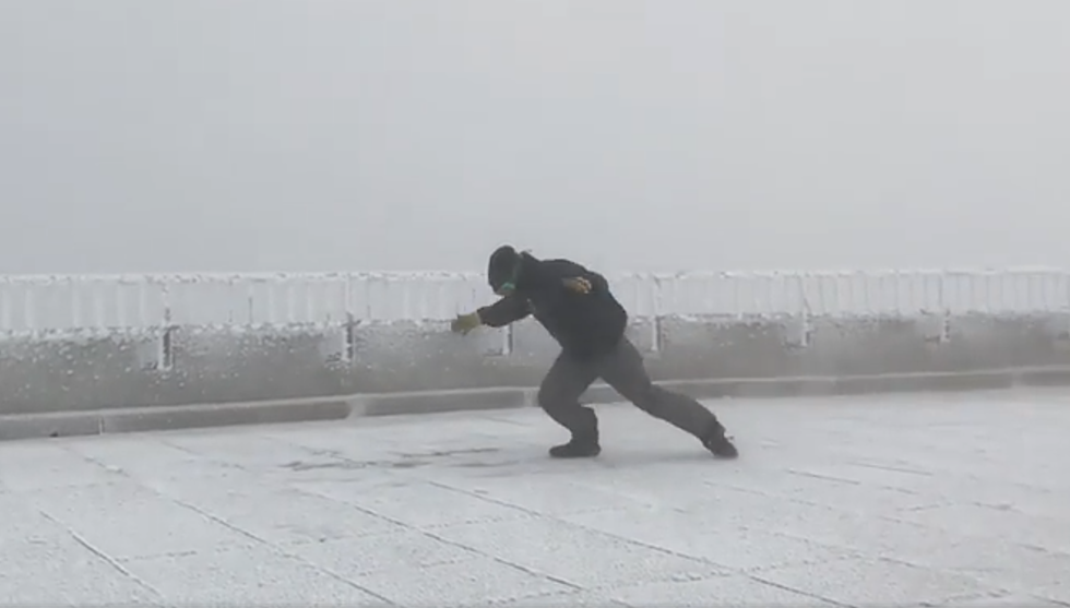 Watch This Observatory Crew Member Brave 102-MPH Winds on the Top of Mount Washington