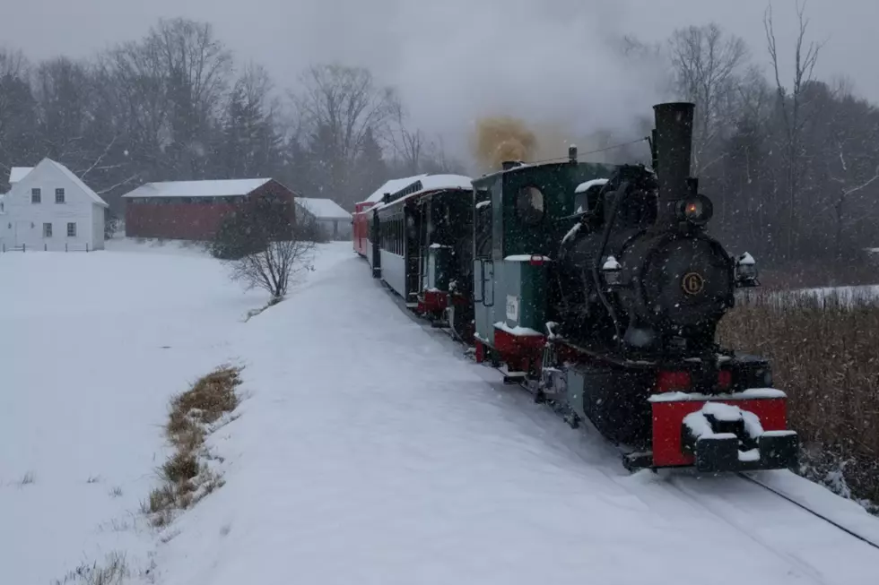 A Vintage Christmastime Experience with Candlelight &#038; Cocktails on Rails