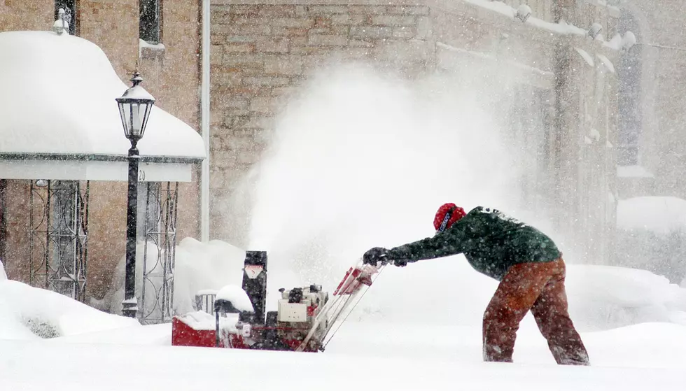 4 Hilarious Mistakes I Made When I Used My New Snowblower For The First Time