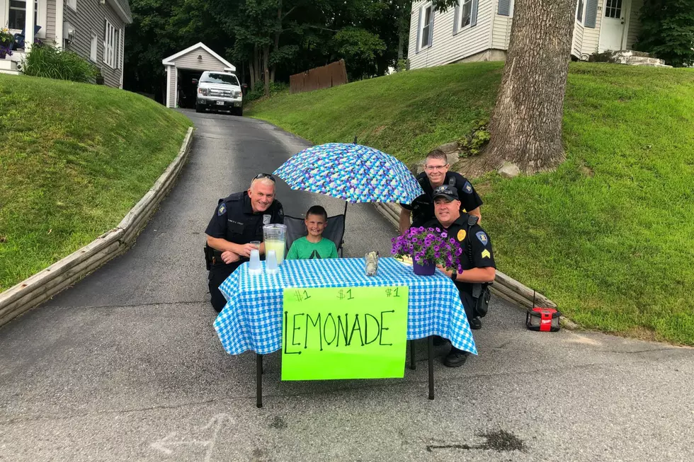 Lewiston Officers Stop For a Cold Drink at Boy&#8217;s Lemonade Stand