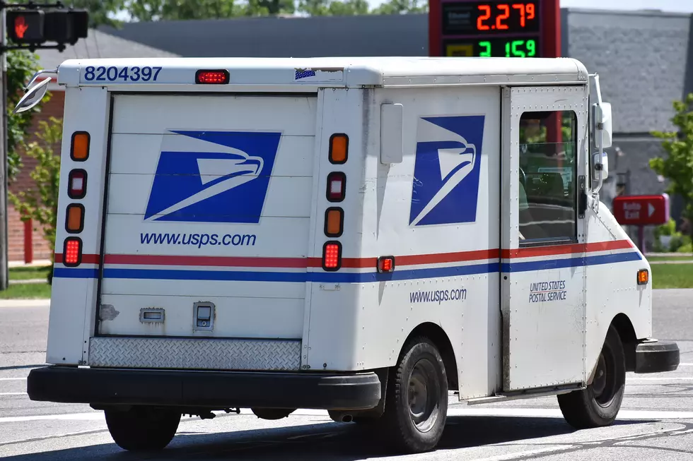 New Hampshire Mailman Gives Graduates Something to Cheer Them Up