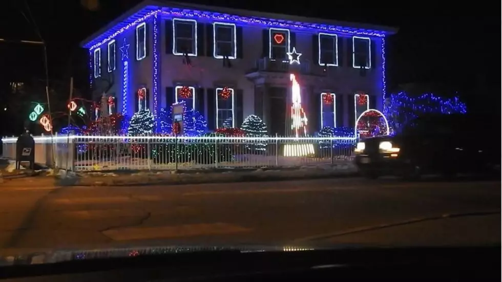 10 Places to See Amazing Christmas Light Displays in Maine