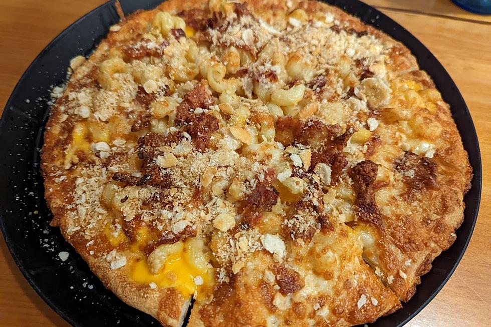 I Ordered This Bacon Mac & Cheese Pizza in Cornish, Maine and My Life Changed