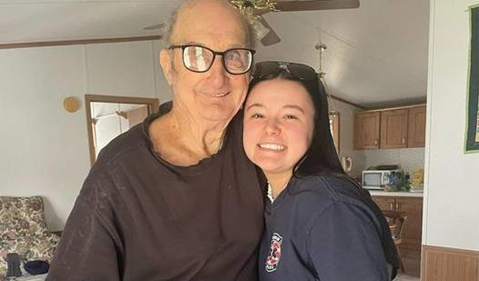 Two Waitresses From Maine Restaurant Help a Stranger Not Be Alone on Easter