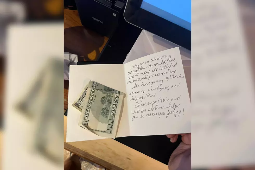 Family Honors Late Mother’s Memory With Sweet Tip and Card to Maine Server