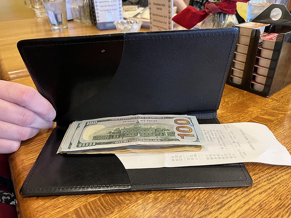 New Hampshire Single Mom Waitress Tipped Over $1,000