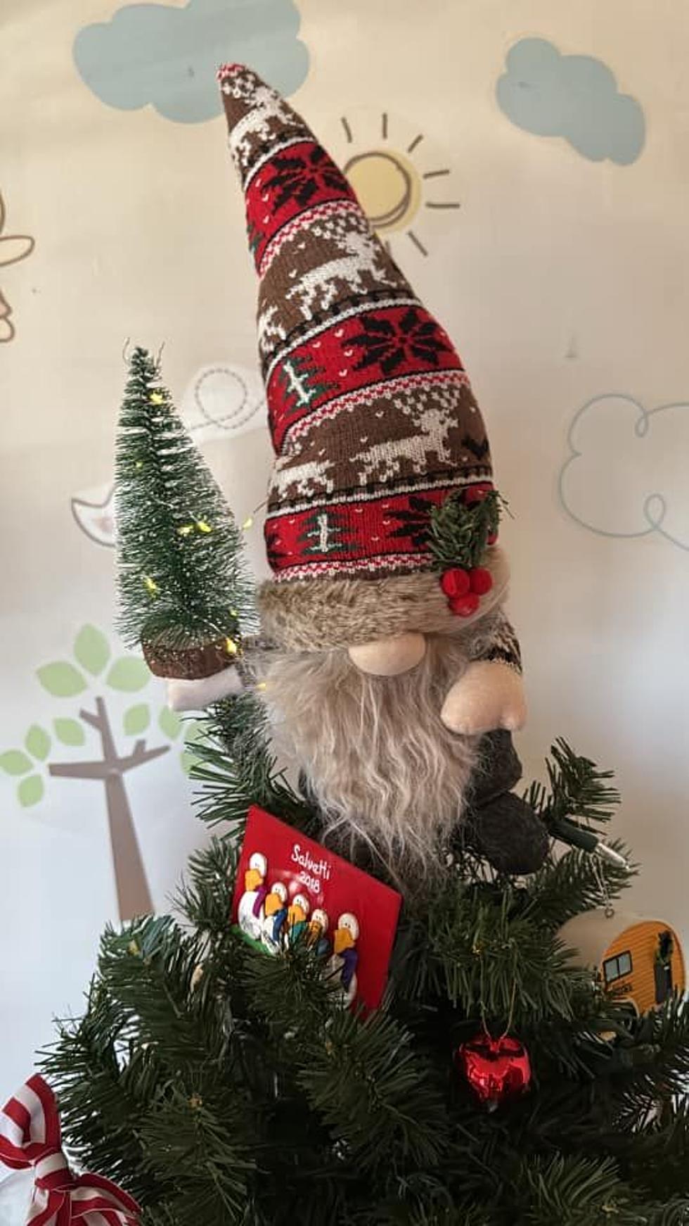 25 Unique Things Mainers Put on Top of Their Christmas Trees