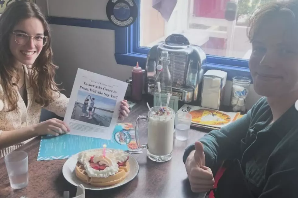 A Popular Maine Diner Was the Setting for an Adorable Promposal