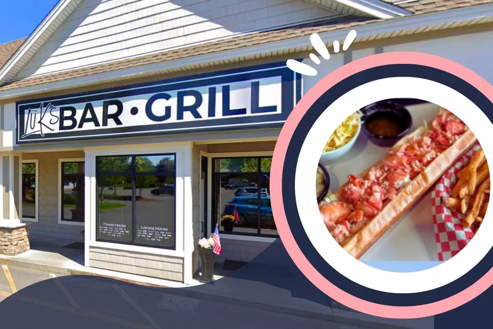 Family-Owned New Hampshire Bar and Grill Serves Up Whopping 2-Foot Lobster Roll