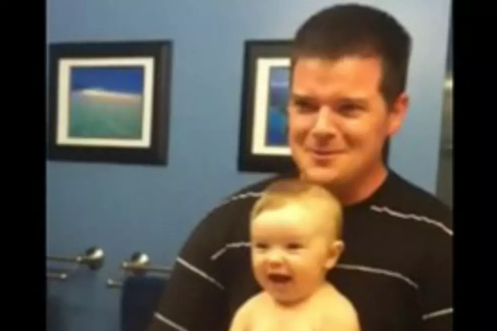 Baby Flexing with Dad is Wicked Stinkin&#8217; Cute [VIDEO]