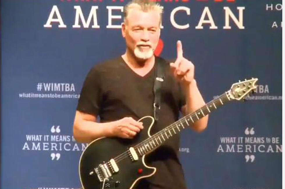 Eddie Van Halen Gives a Guitar Lesson at the Smithsonian [VIDEO]
