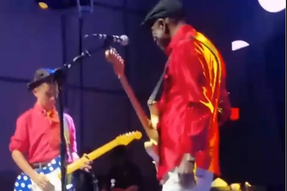 Young Maine Guitarist Gets Invited On Stage by Buddy Guy