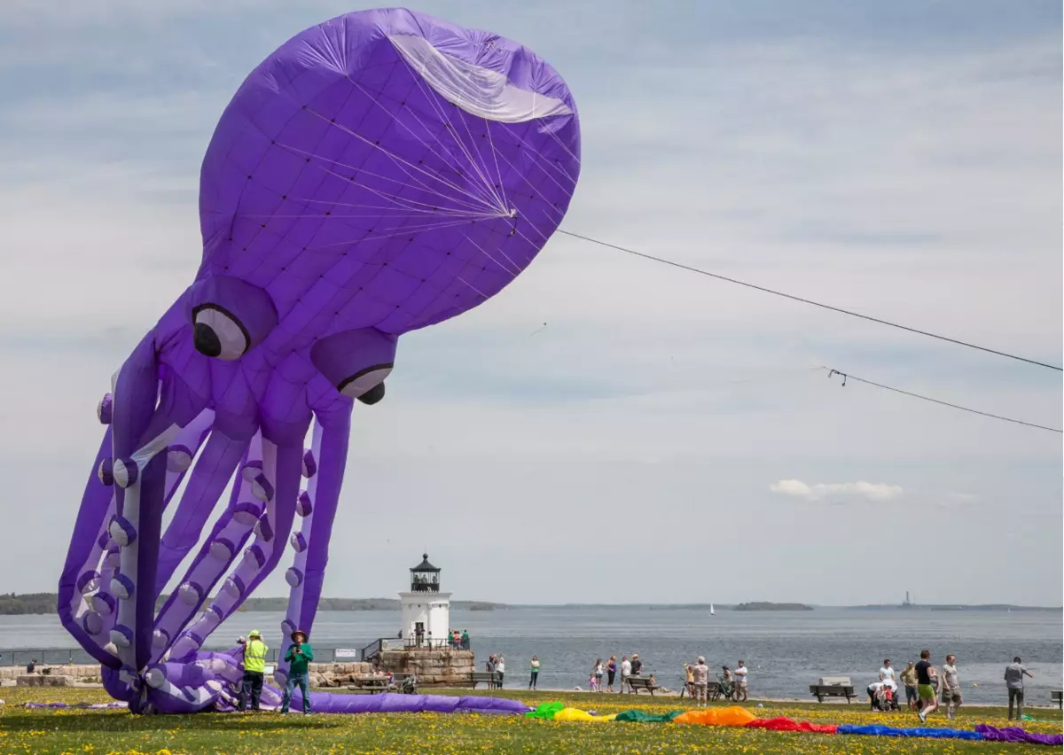 Feel Like a Kid Again at Maine's 'Bug Light Kite Festival'