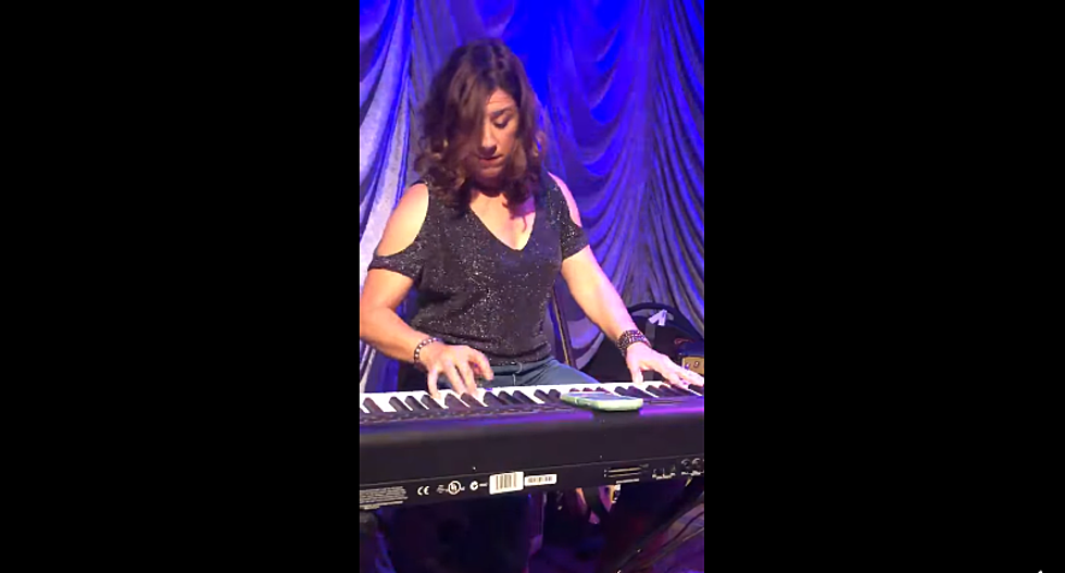 You Gotta See This Woman From Maine Playing Skynyrd On Piano