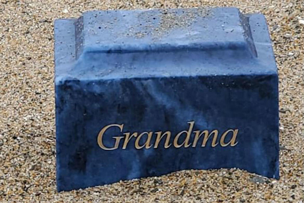 Urn With ‘Grandma’ Written on It Washed Up on New Hampshire Beach