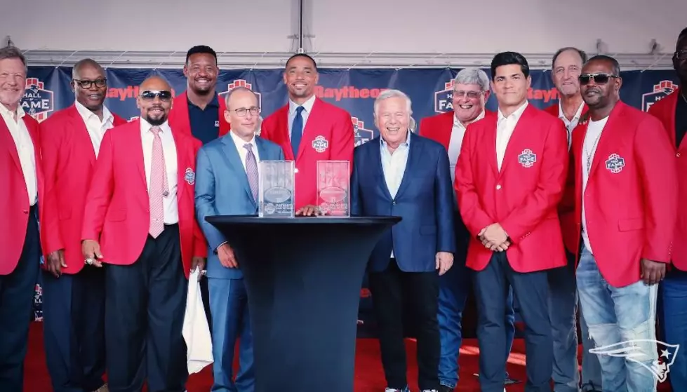 Listen to Robert Kraft Tell Richard Seymour He&#8217;s Going Into The Patriots Hall of Fame