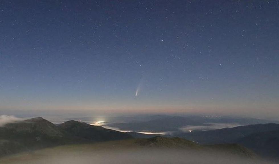 The NEOWISE Comet From the Top of Mt Washington is Amazing