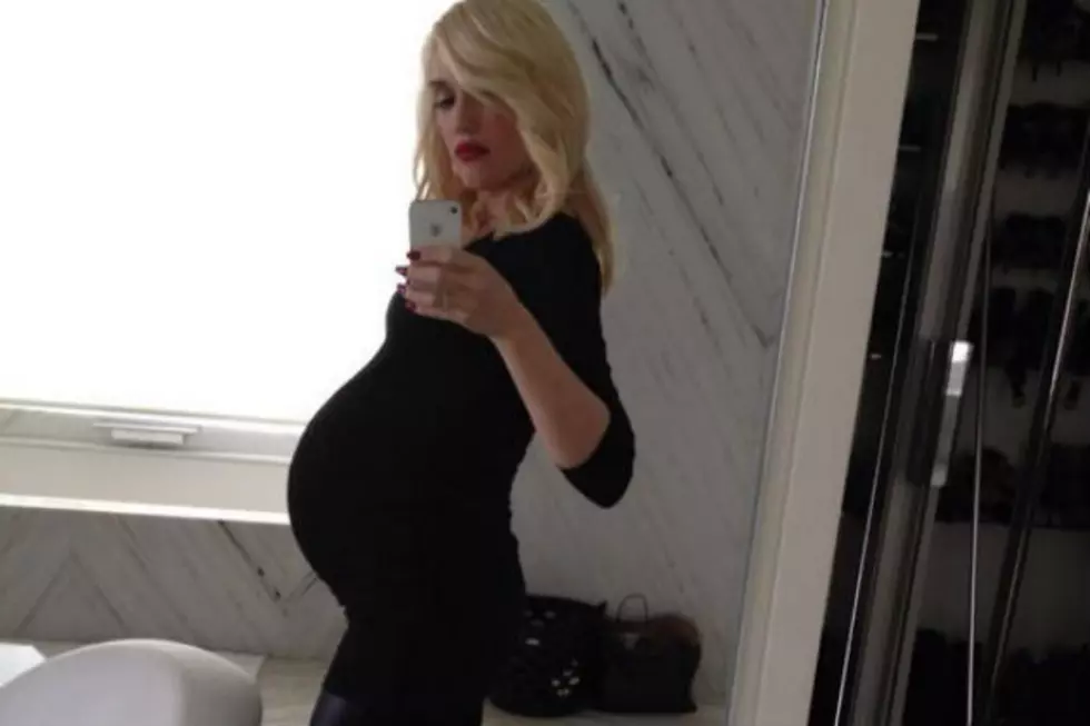 Gwen Stefani Shows Off Her Baby Bump