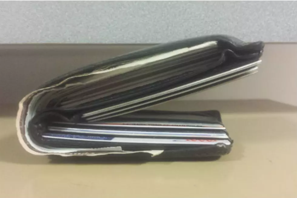 Rob Empties Out the Contents of His “George Costanza Wallet” [VIDEO]