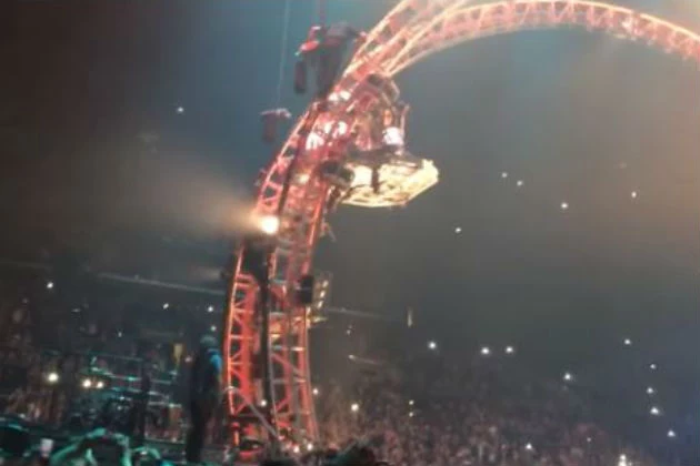 Tommy Lee Gets Stuck on Drum Kit Rollercoaster During Bands Final