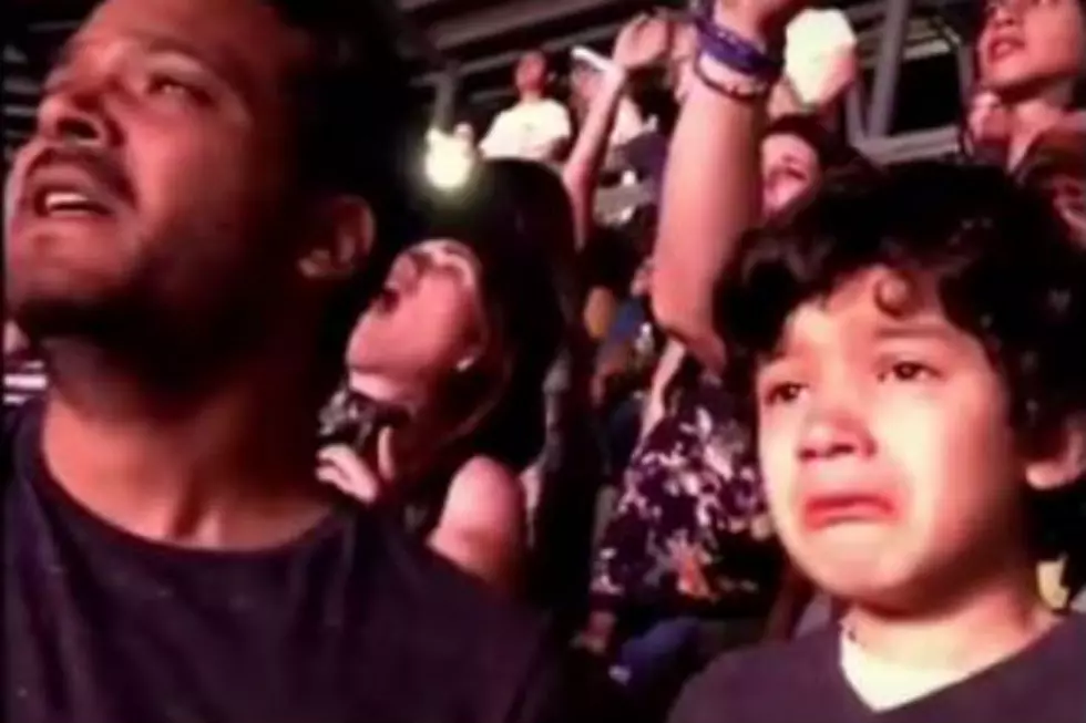 “Tears stream down your face” – Boy With Autism Has Emotional Reaction at Coldplay Show