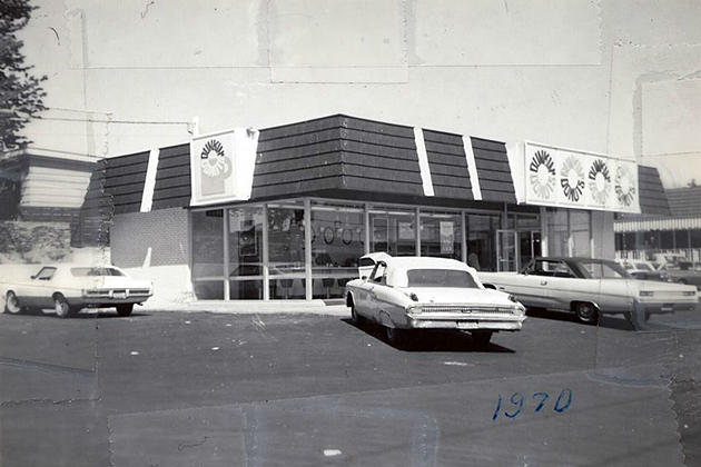 Check Out This Dunkin&#8217; Donuts In Lewiston From 1970 Versus What It Looks Like Today