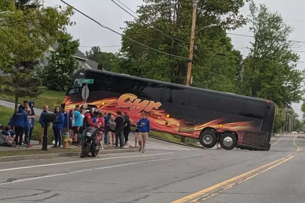 A Luxury Bus Got Stuck Trying To Go Up A Hill In Portland