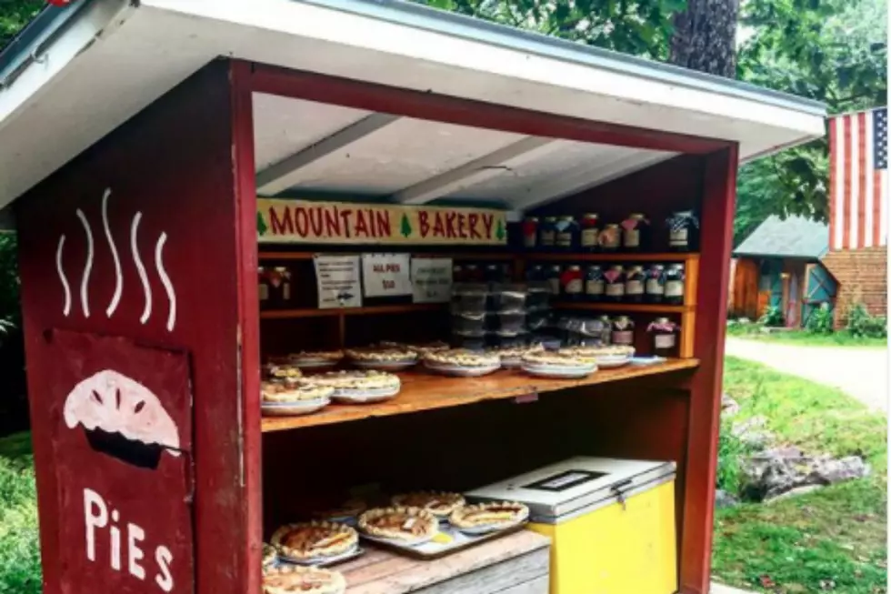 You Haven’t Lived Until You’ve Eaten A Pie From This Roadside Bakery In Maine