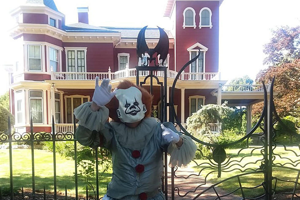Someone Spent the Weekend In Front Of Stephen King’s House Dressed As Pennywise the Clown
