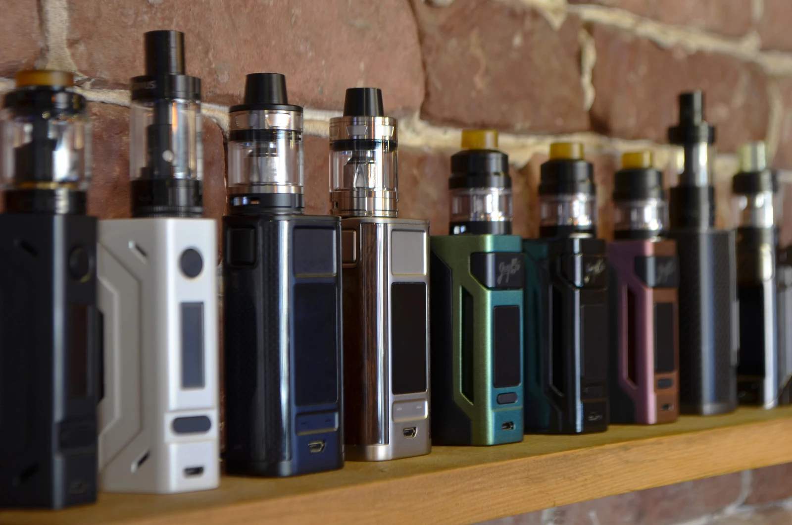 E-cigarette for vaping. Popular vape devices