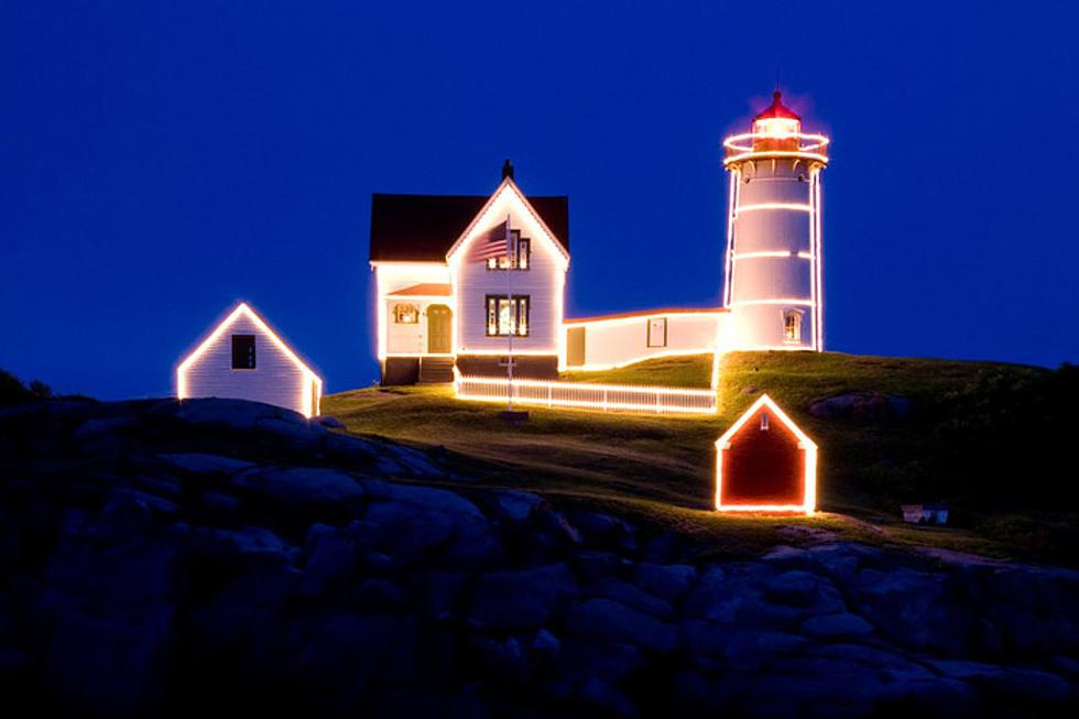 Beautiful Maine Lighthouse is a Can&#8217;t-Miss Attraction During the Holiday