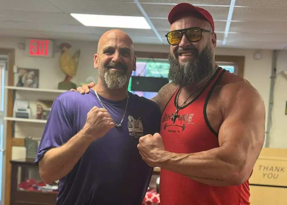 Former WWE Star Visits The Red Barn Restaurant in Augusta, Maine