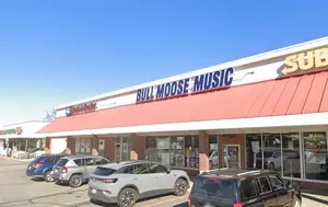 Five Guys Replacing Old Bull Moose Music in Windham, Maine
