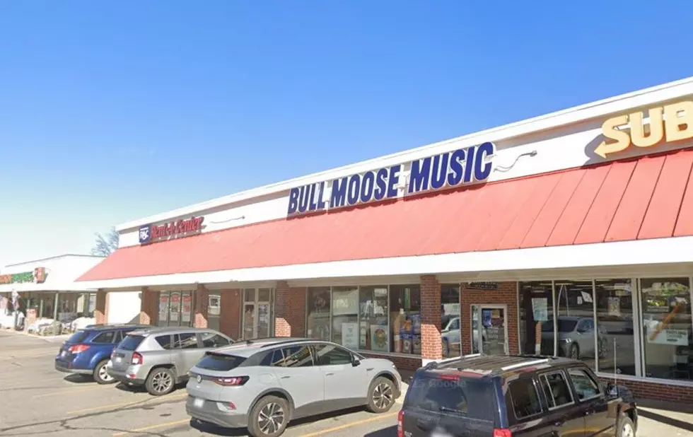 Five Guys Replacing Old Bull Moose Music in Windham, Maine