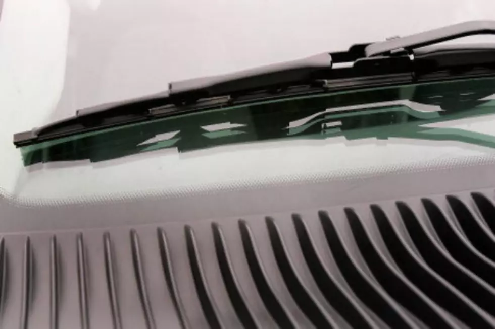 What do you do when you Lose a Windshield Wiper in the Middle of a Storm? [VIDEO]