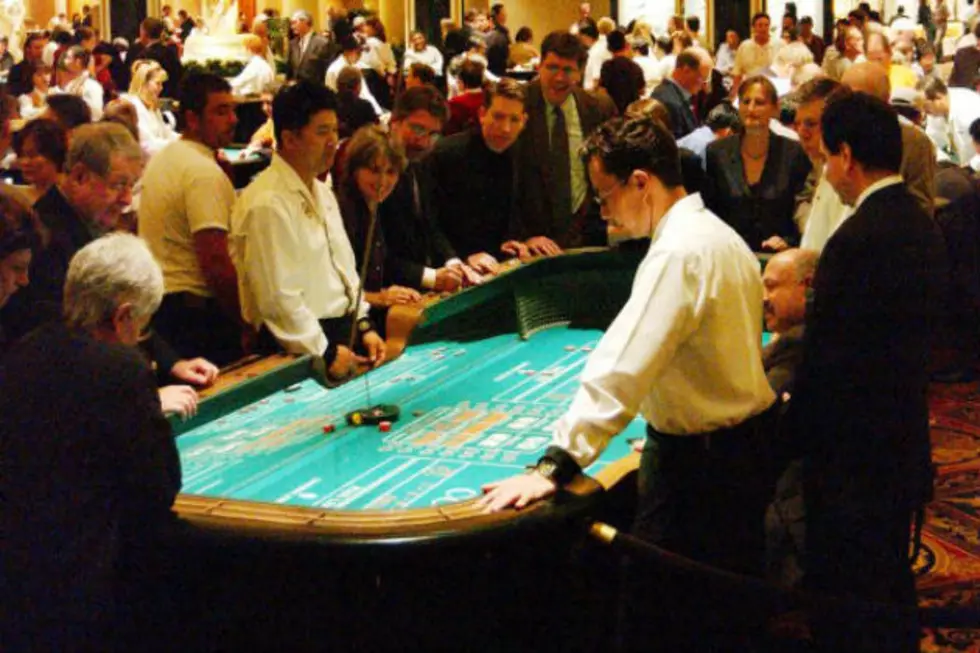 Vegas Week – How to Play Craps (Even if You’re Wicked Afraid)