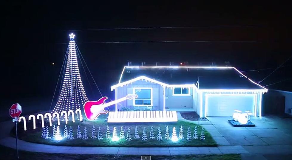 How to Combine Your Obsession With Star Wars and Christmas Lights [VIDEO]