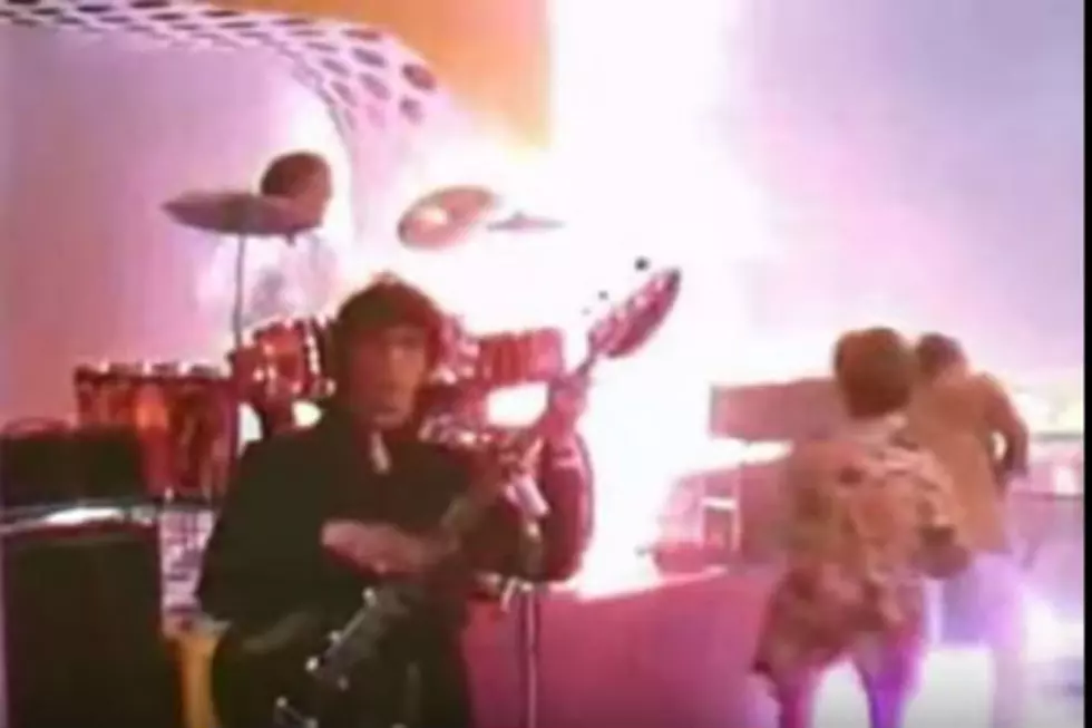 Keith Moon Blows Up The Smothers Brothers [VIDEO]